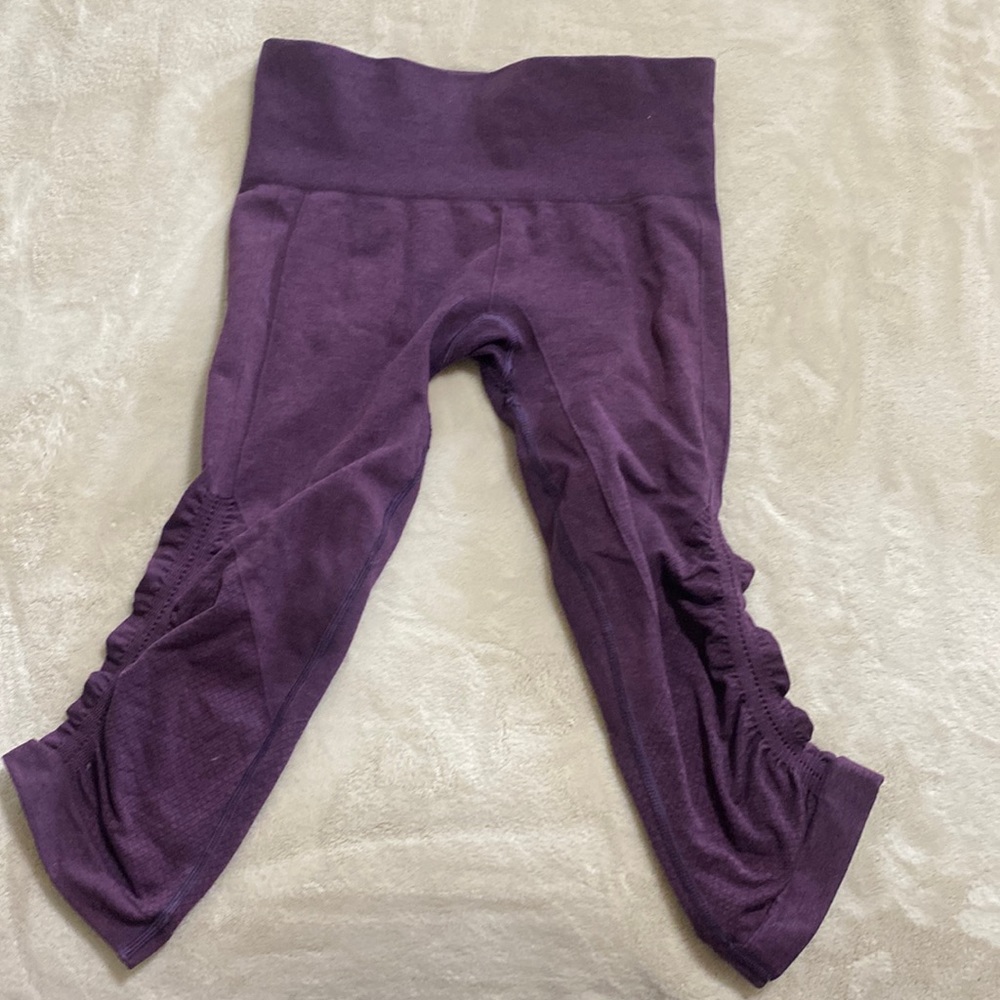 Lululemon crops size 6